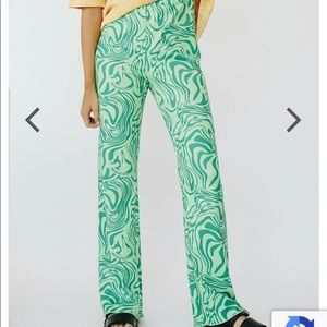 Verge Girl - Slow Motion Swirl Pants in Green